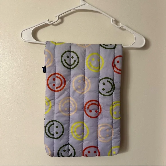 BAGGU Lavender Happy Puffy Laptop Sleeve - Picture 6 of 8